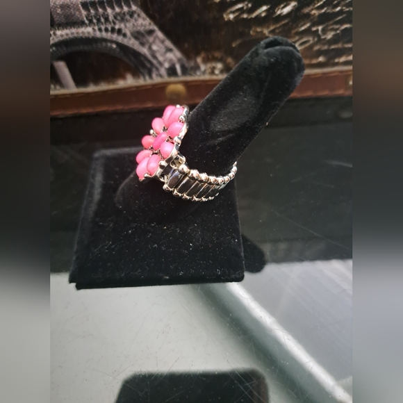 NEW PINK PAPARAZZI RING - Picture 3 of 3